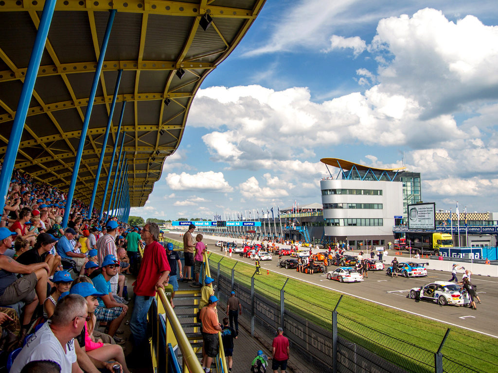 Der var mere end 60.000 tilskuere til racerløb på Assen i Holland
(Foto: Autosport-Media.nl)